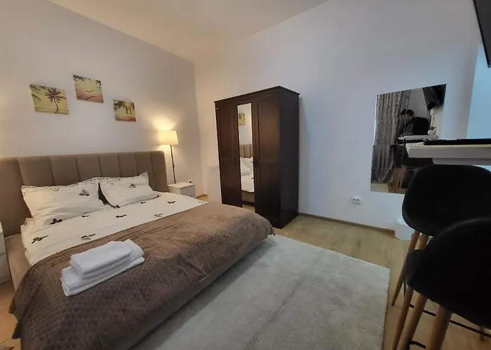 Carmen Housing Апартаменти *